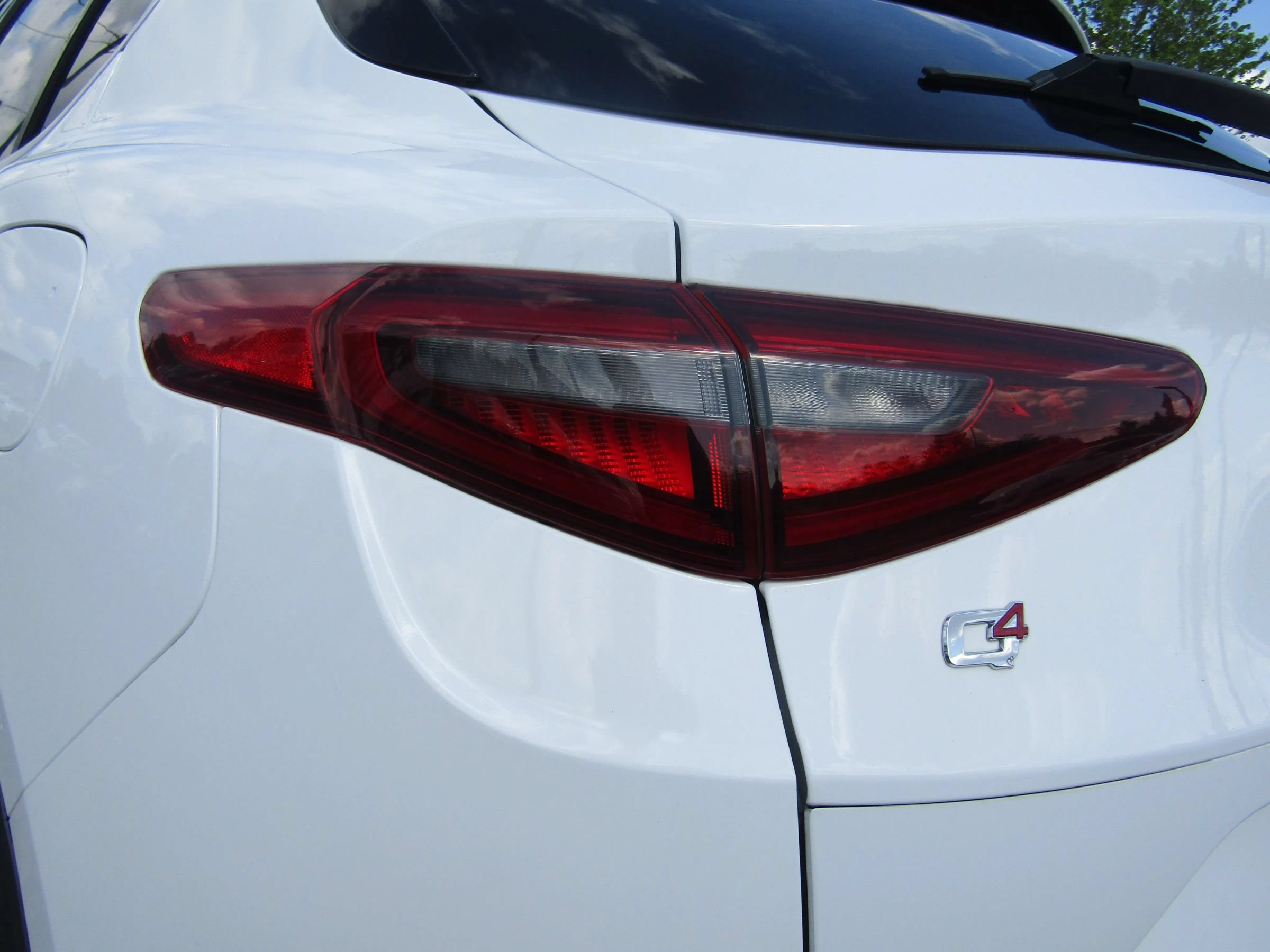 Used 2019 Alfa Romeo Stelvio Ti AWD/4WD image 10