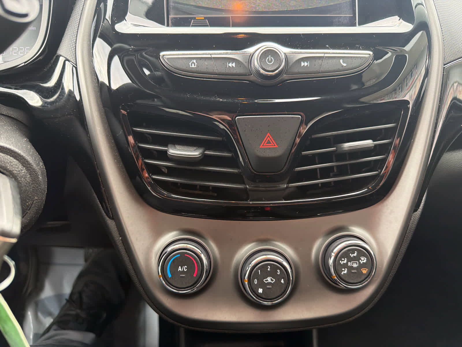 Used 2022 Chevrolet Spark LT image 29