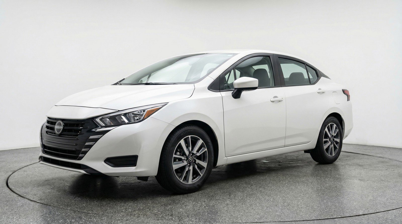 Used 2025 Nissan Versa SV image 3