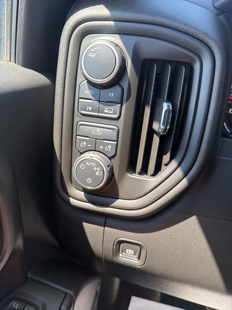 Used 2020 Chevrolet Silverado 1500 Custom w/ Custom Value Package AWD/4WD image 16