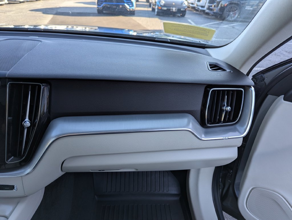 Used 2018 Volvo XC60 T5 Momentum w/ Convenience Package AWD/4WD image 29