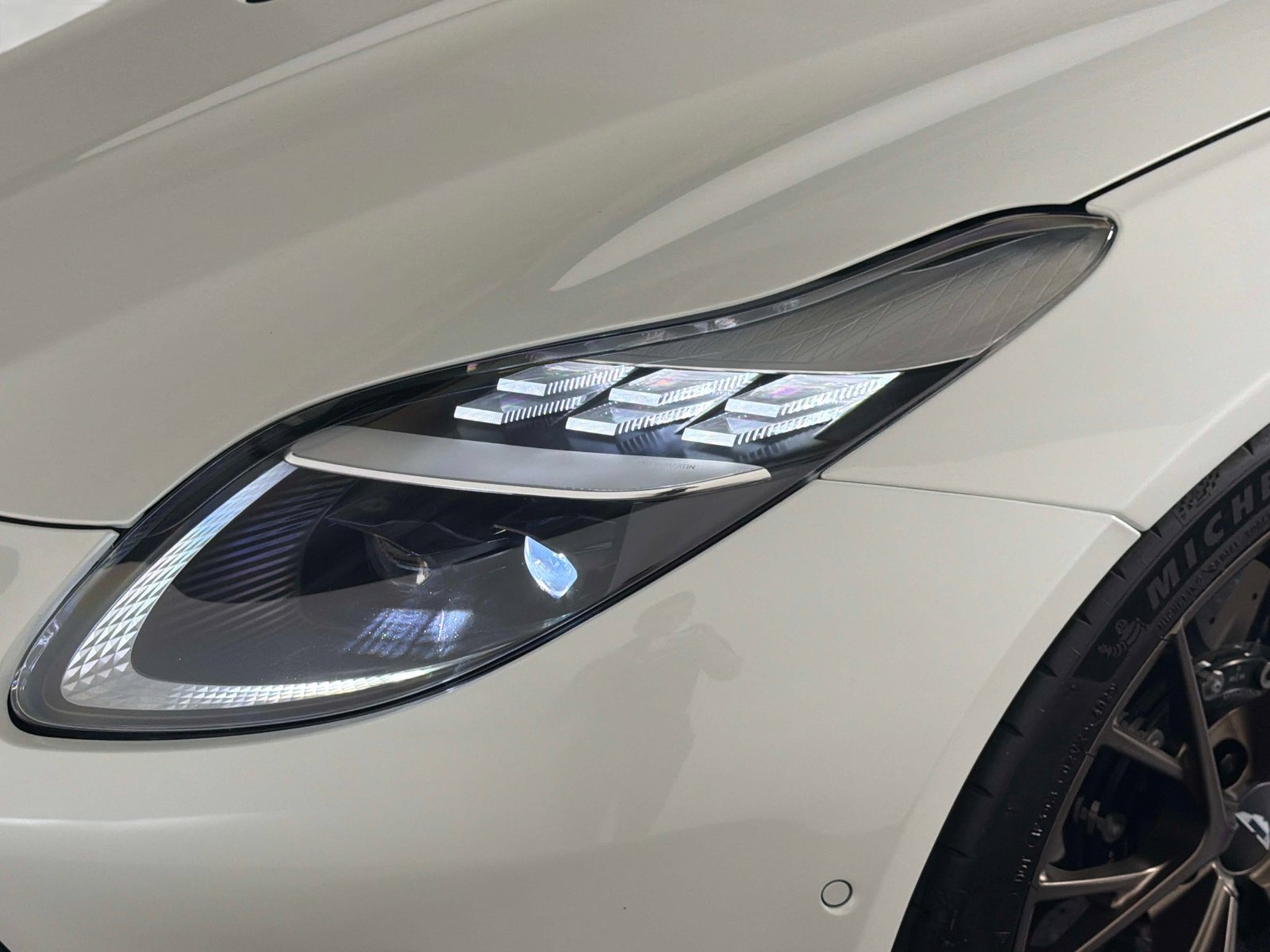 Used 2024 Aston Martin DB12 Coupe RWD image 11