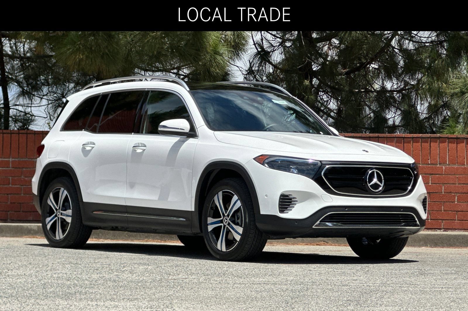 Used 2023 Mercedes-Benz EQB 300 4MATIC w/ Exclusive Package image 2