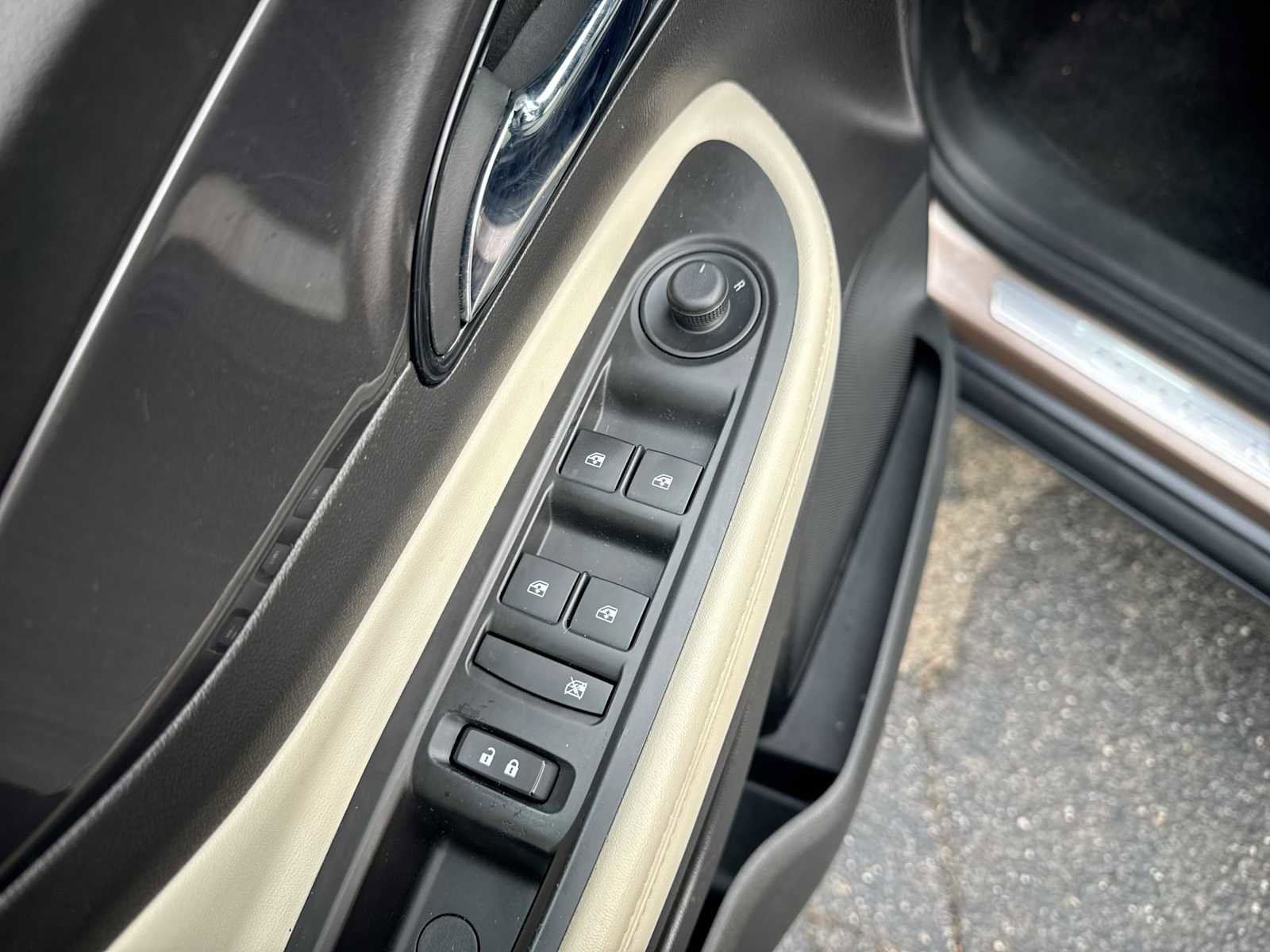 Used 2019 Buick Encore Sport Touring image 22