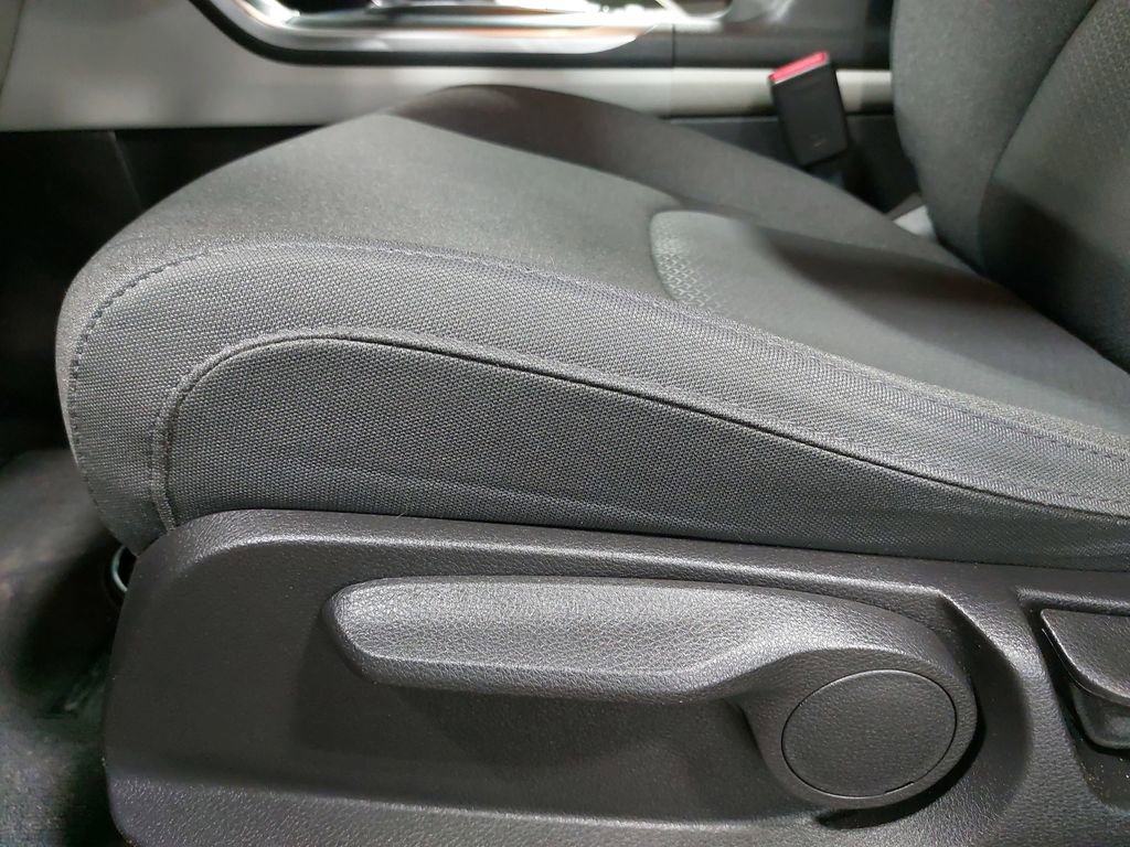 Used 2023 Kia Carnival LX image 29