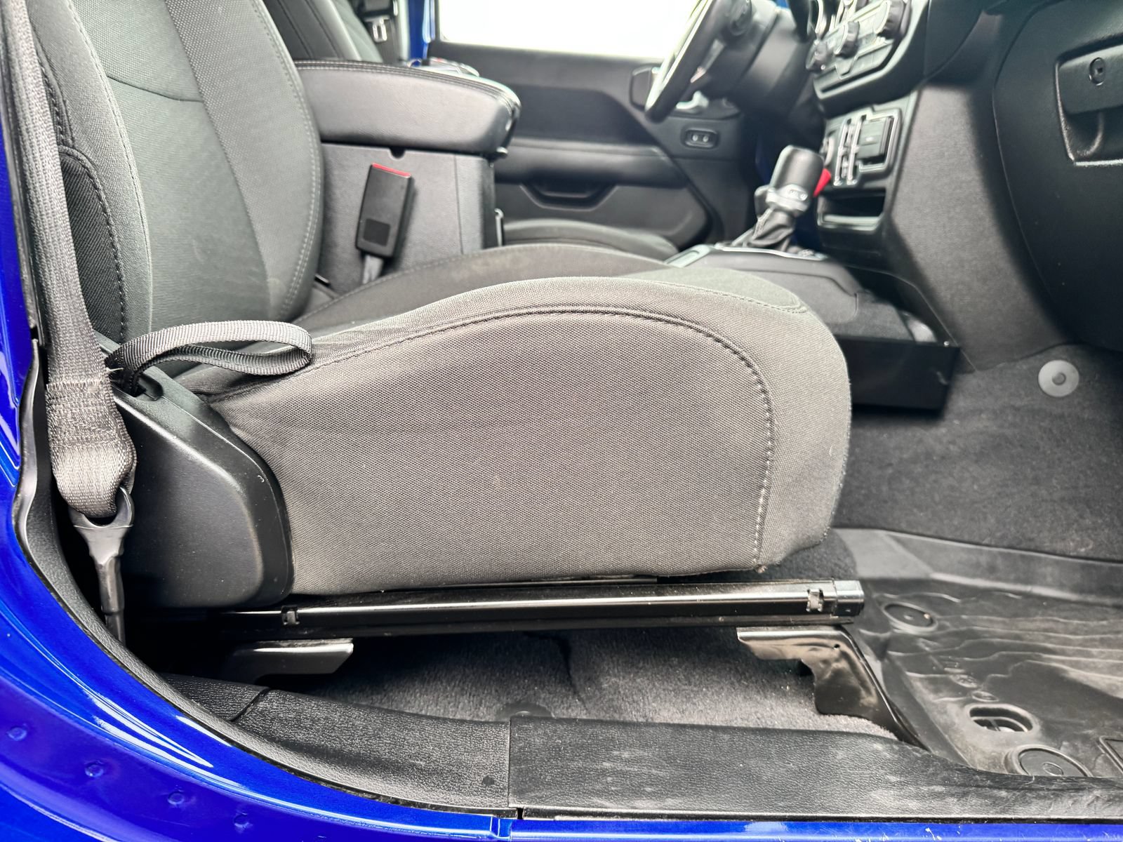 Used 2019 Jeep Wrangler Unlimited Sahara AWD/4WD image 30