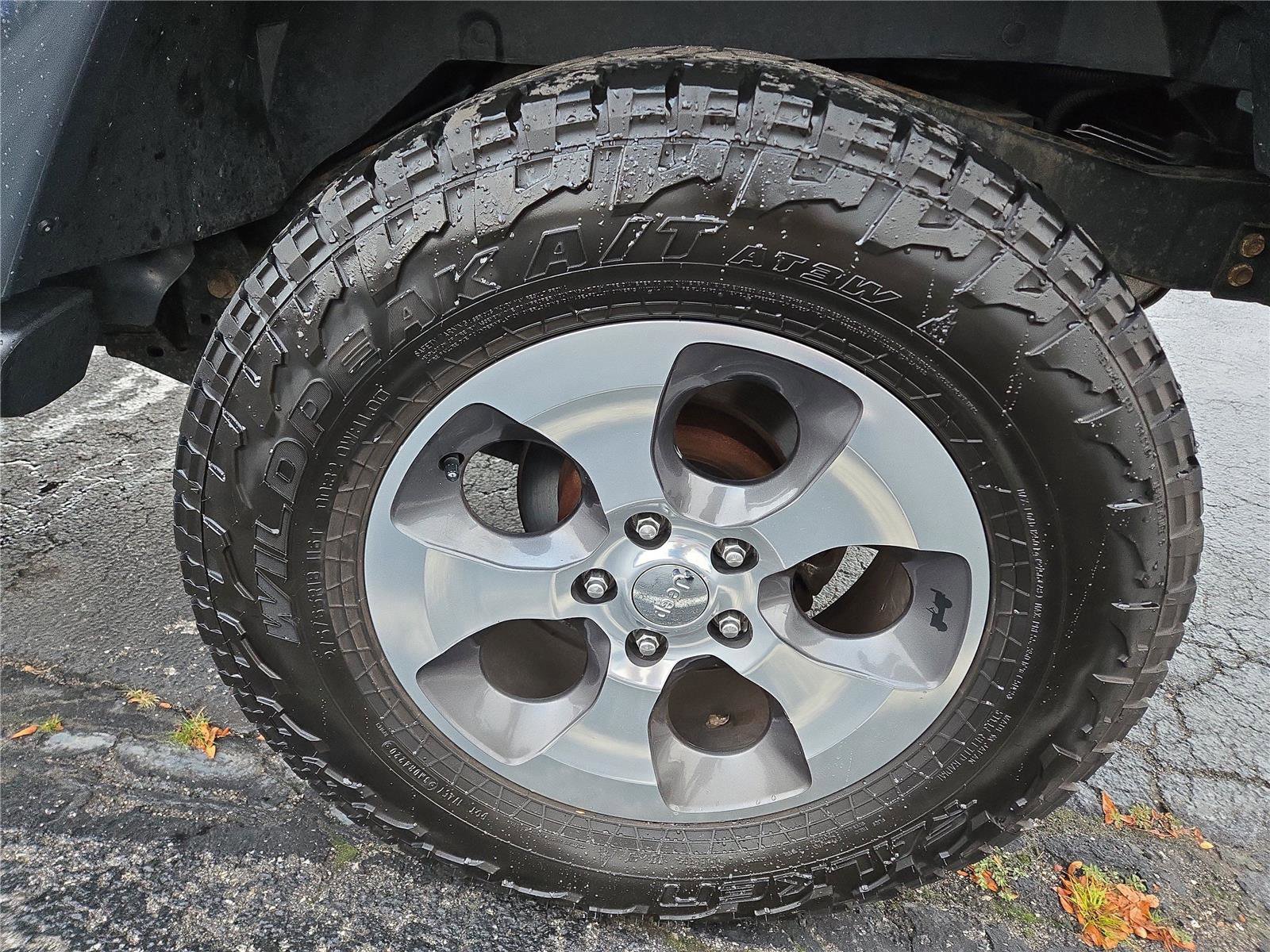 Used 2017 Jeep Wrangler Unlimited Sahara w/ Connectivity Group image 22