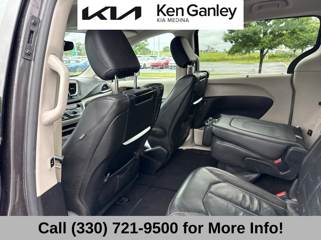 Used 2017 Chrysler Pacifica Touring-L Plus w/ Advanced Safetytec Group FWD image 30