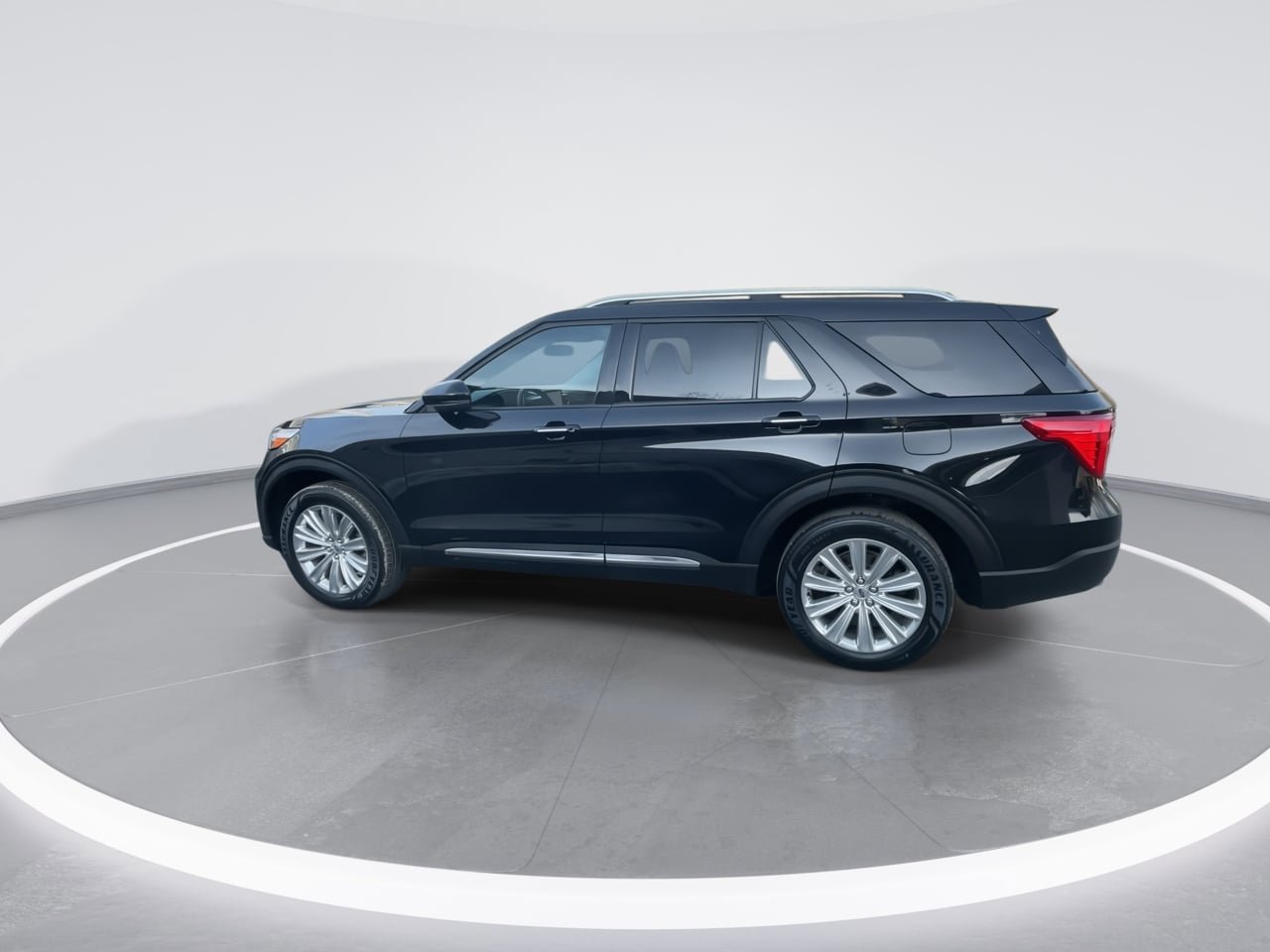 Used 2021 Ford Explorer Limited w/ Hybrid Equipment Group 310A AWD/4WD image 11