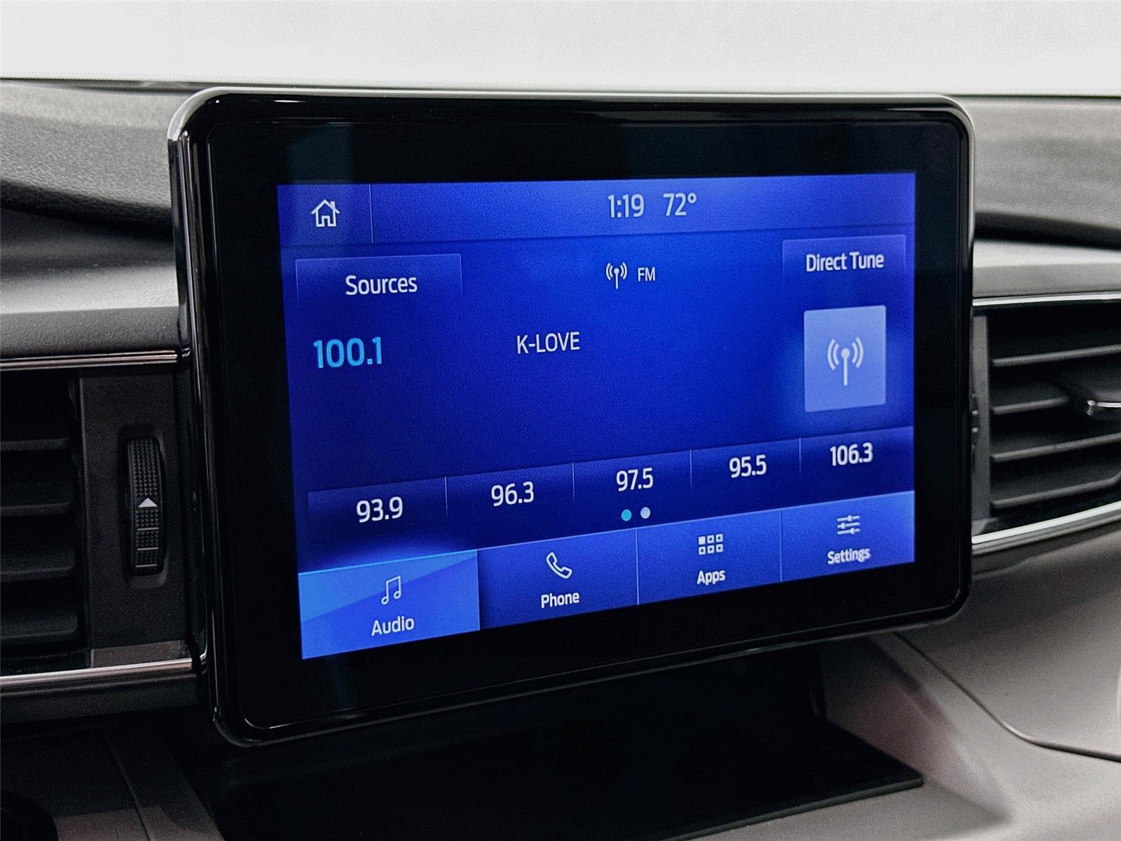 Used 2024 Ford Explorer XLT w/ Equipment Group 202A AWD/4WD image 7