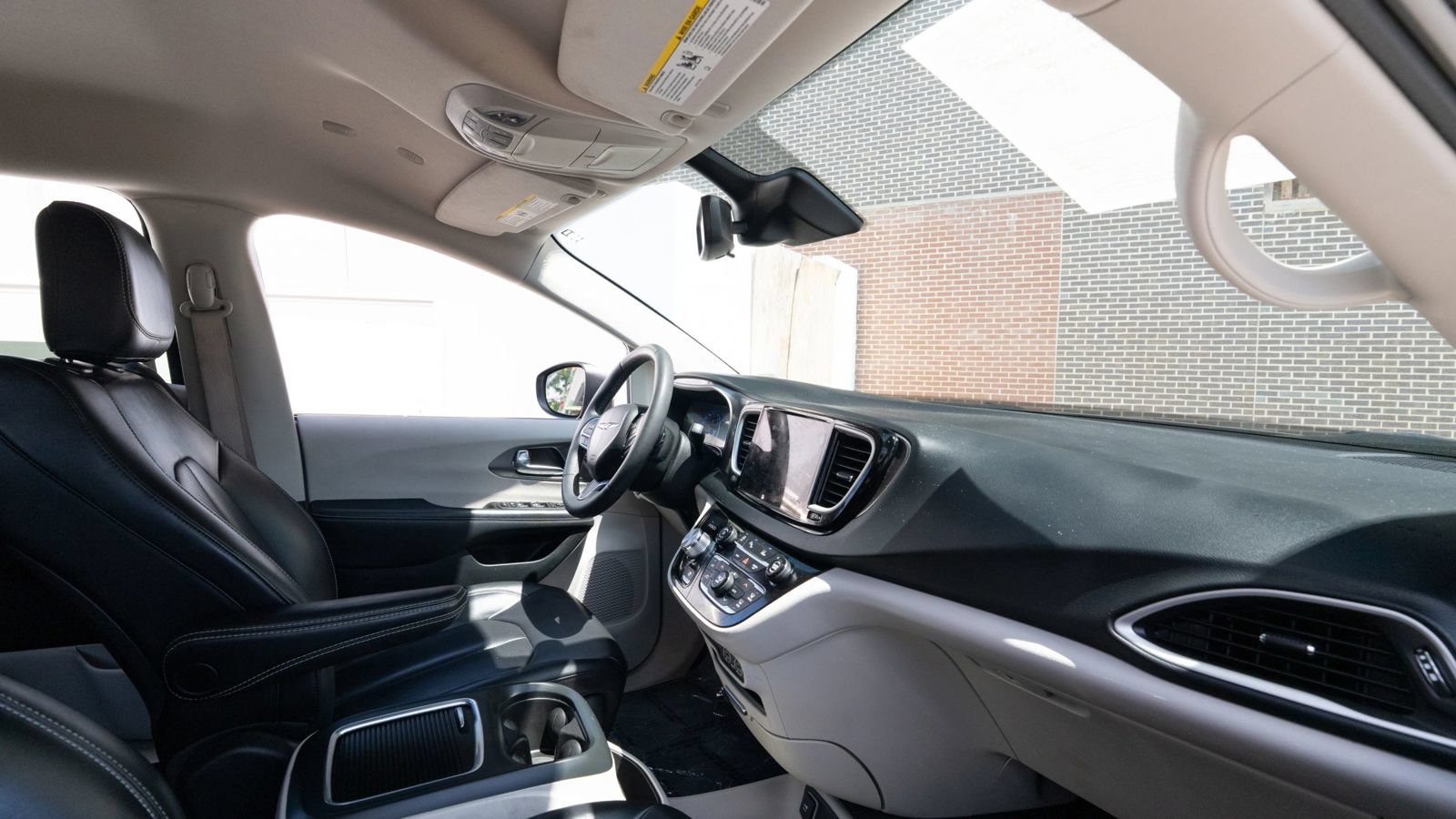 Used 2023 Chrysler Pacifica Touring-L FWD image 10