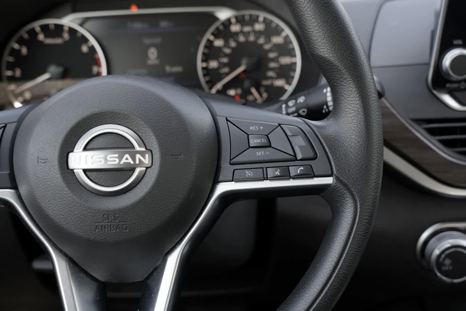 Used 2024 Nissan Altima 2.5 SV FWD image 8