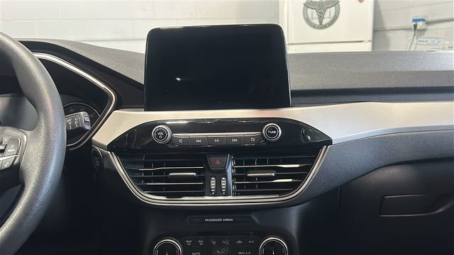 Used 2022 Ford Escape SE w/ SE Sport Appearance Package image 17