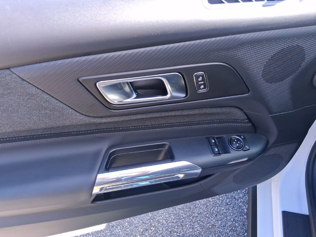 Used 2025 Ford Mustang EcoBoost image 9