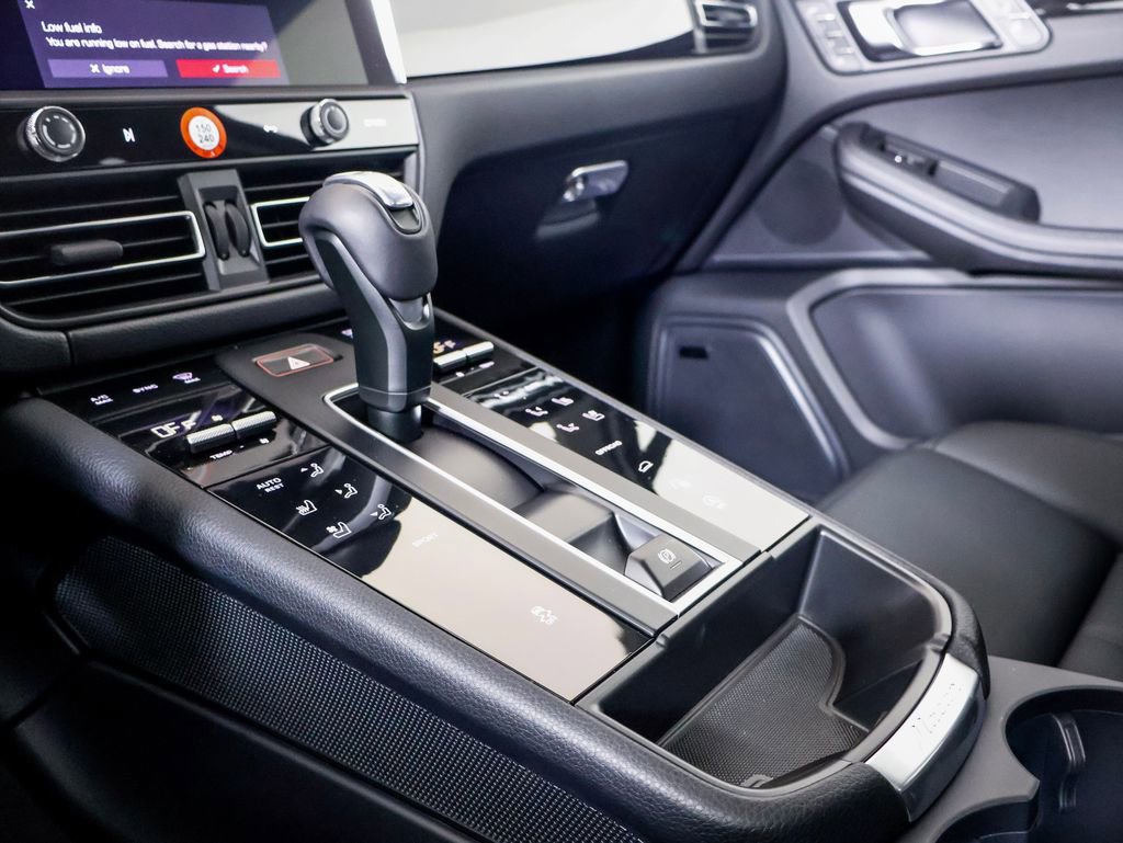 Certified 2026 Porsche Macan image 23