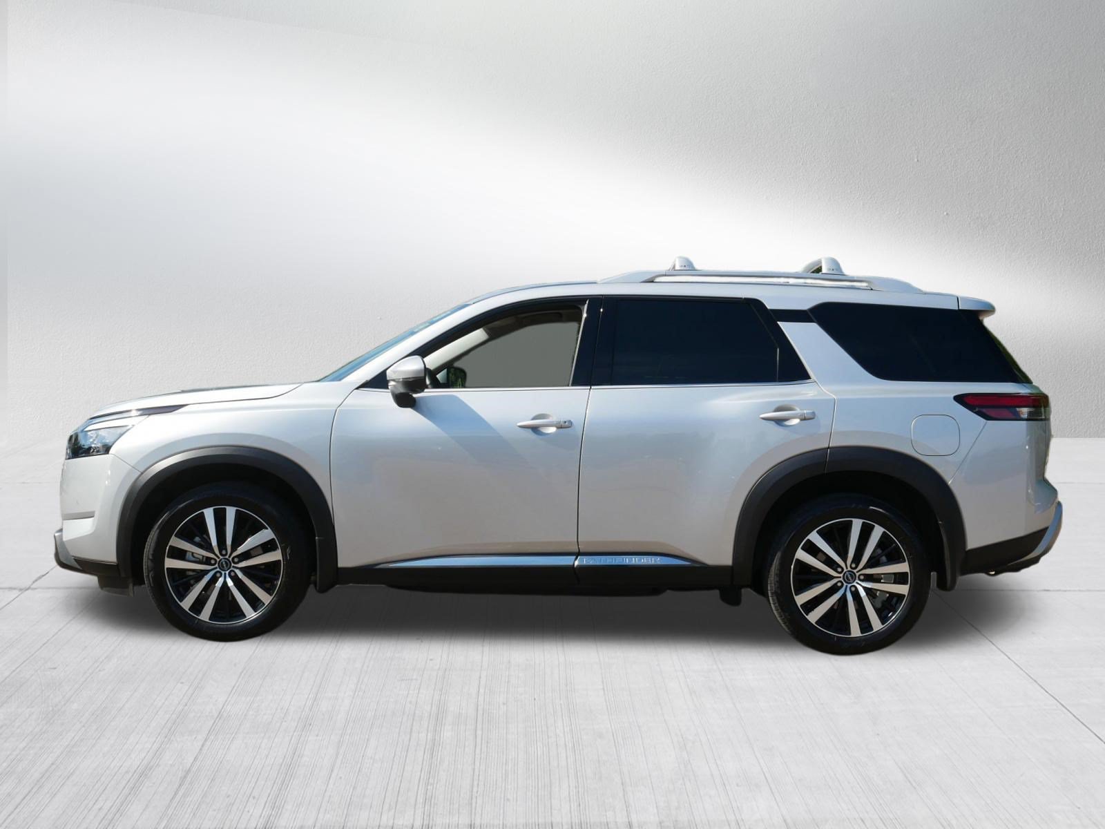 Certified 2025 Nissan Pathfinder Platinum AWD/4WD image 4