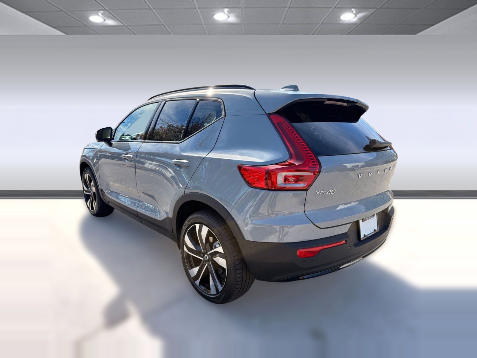 New 2026 Volvo XC40 B4 Plus w/ Climate Package image 3
