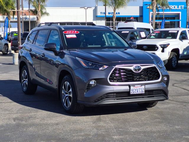 Used 2023 Toyota Highlander XLE image 3