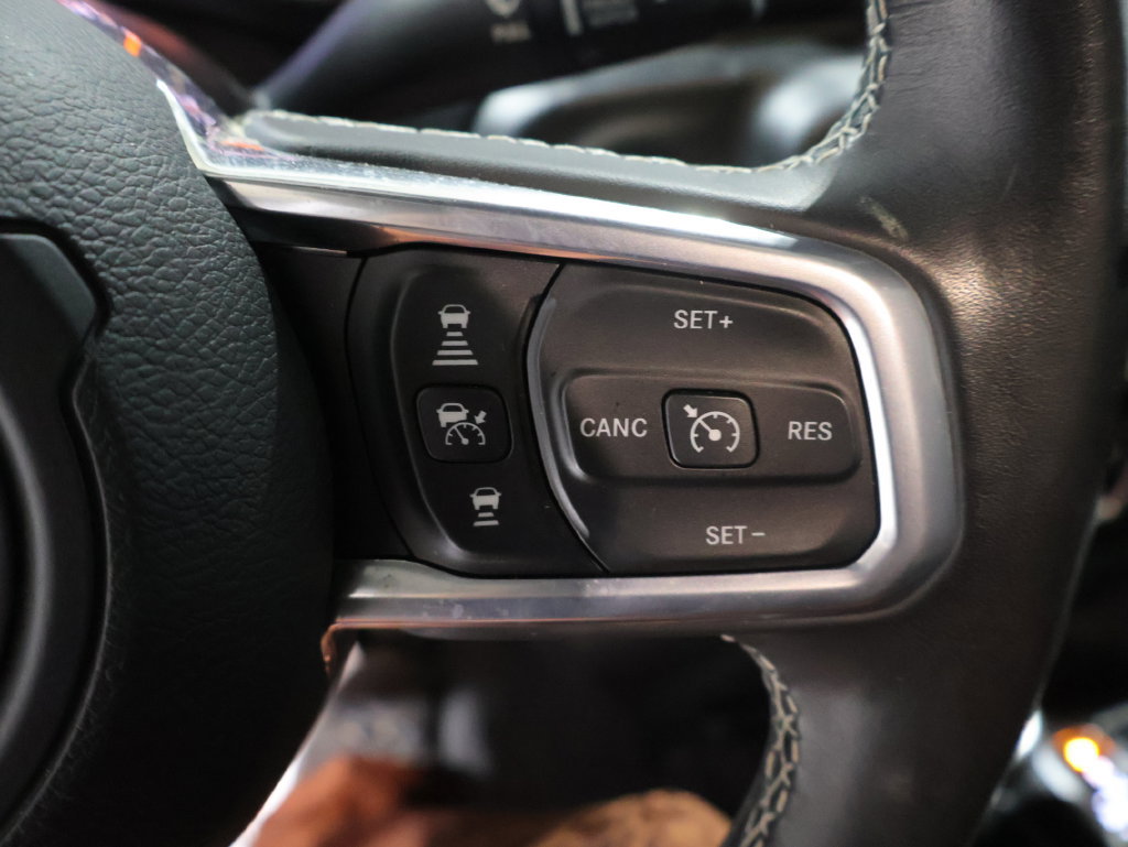 Certified 2020 Jeep Gladiator Overland AWD/4WD image 31