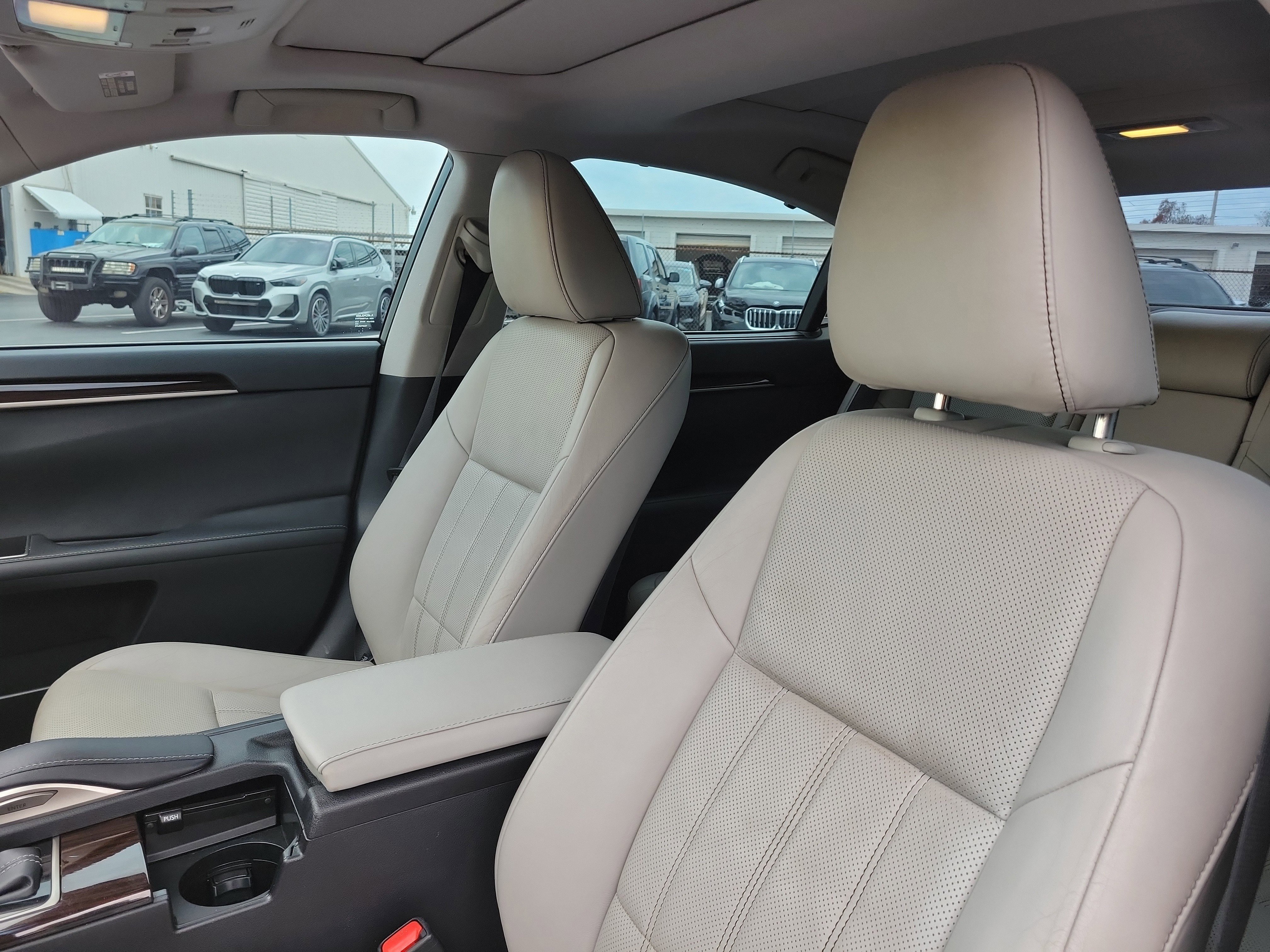 Used 2016 Lexus ES 350 w/ Ultra Luxury Package image 21