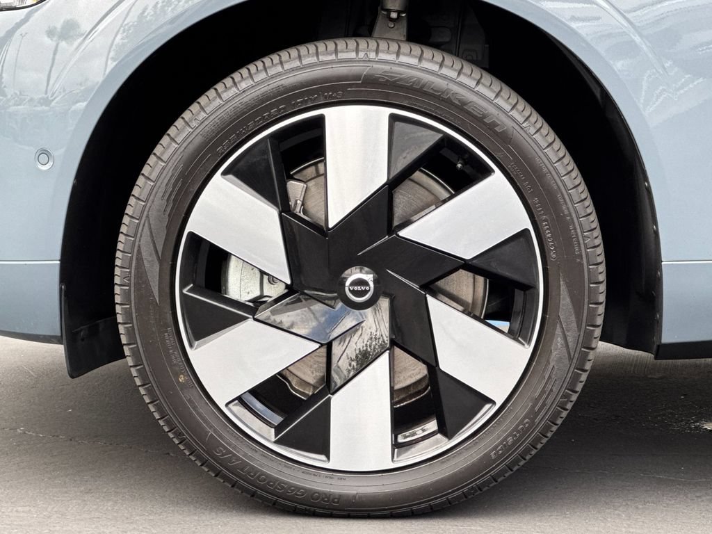 Certified 2023 Volvo XC60 T8 Plus AWD/4WD image 25