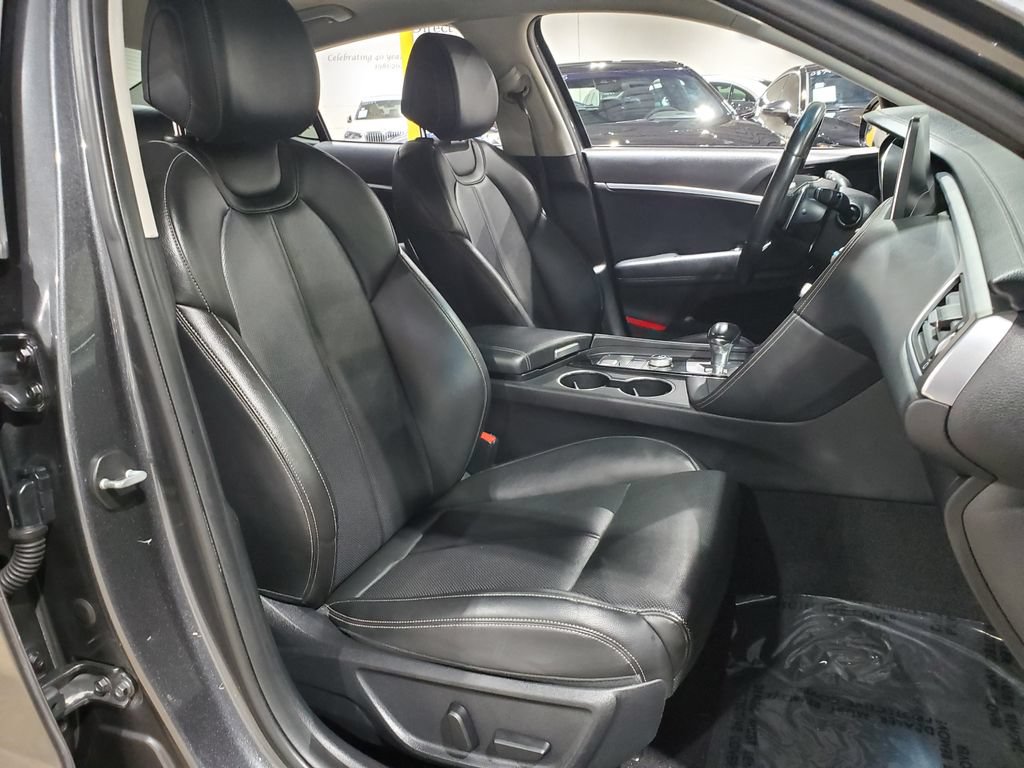 Used 2020 Genesis G70 2.0T AWD/4WD image 13