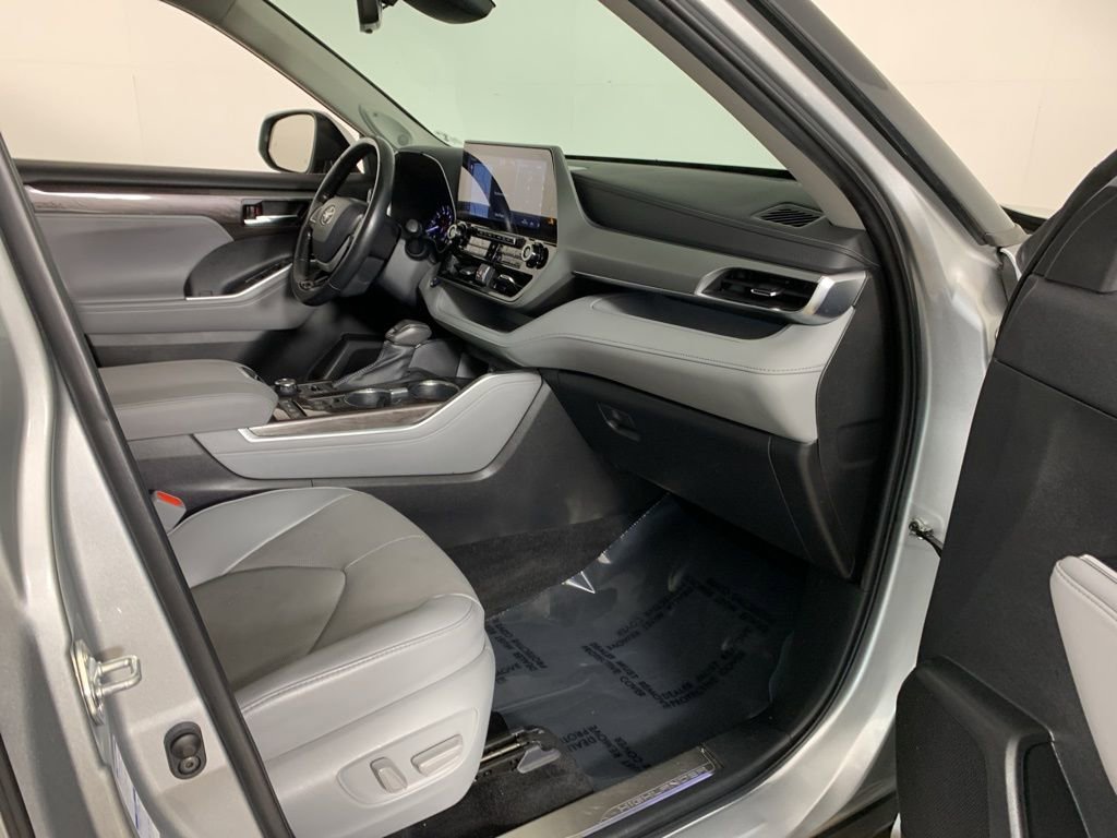 Used 2022 Toyota Highlander Platinum AWD/4WD image 41