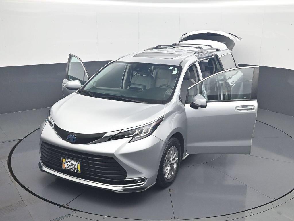 Used 2022 Toyota Sienna XLE w/ XLE Plus Package AWD/4WD image 32