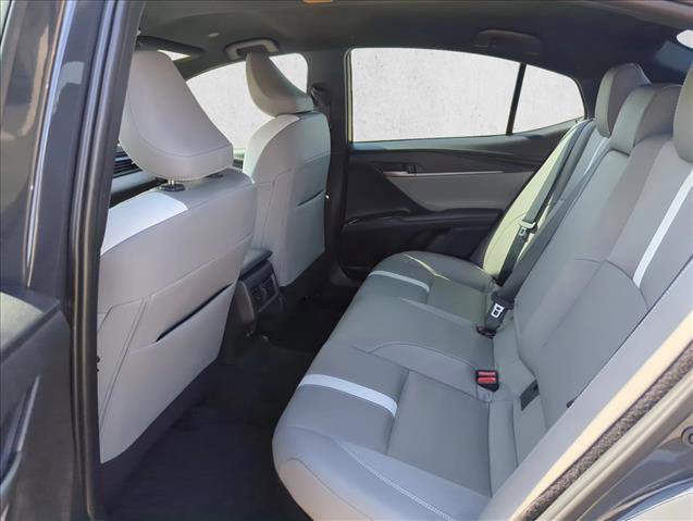 Used 2025 Toyota Camry SE w/ Convenience Package FWD image 18