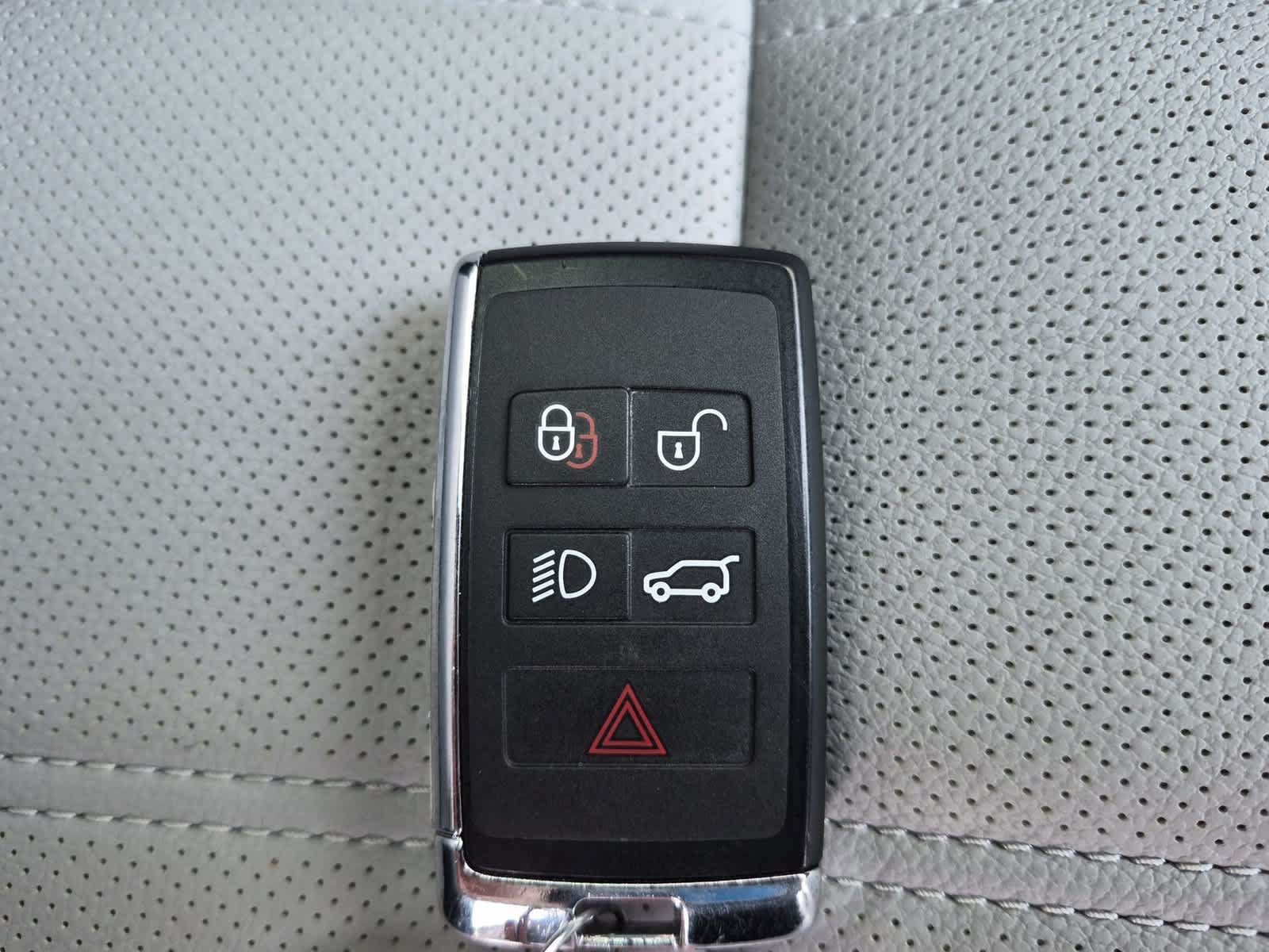 Certified 2026 Land Rover Range Rover Evoque Dynamic SE AWD/4WD image 37