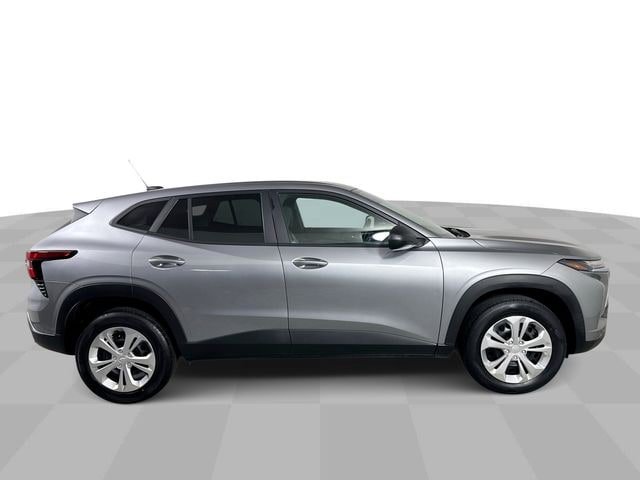 Used 2024 Chevrolet Trax LS FWD image 9
