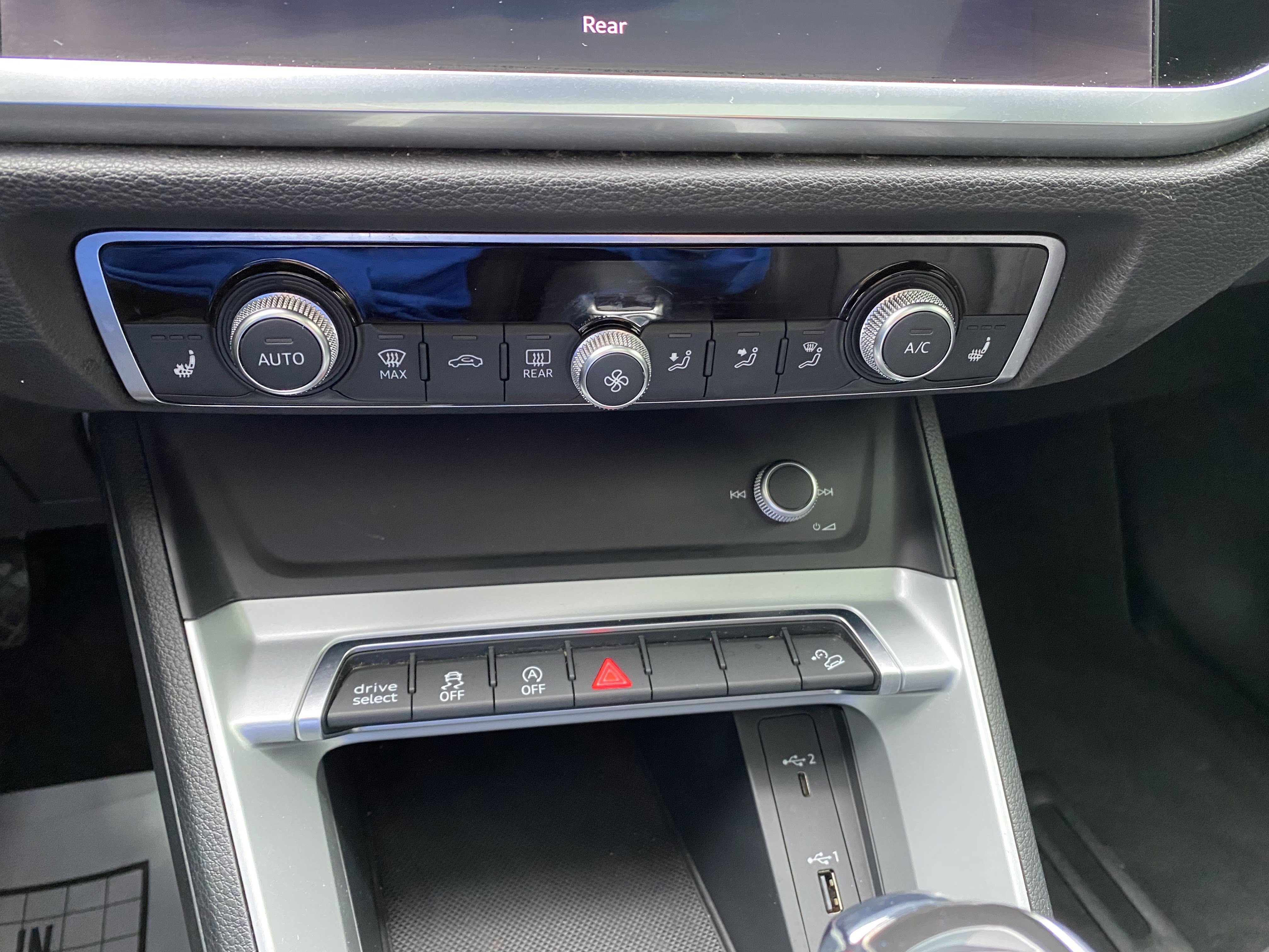 Used 2020 Audi Q3 2.0T Premium image 27