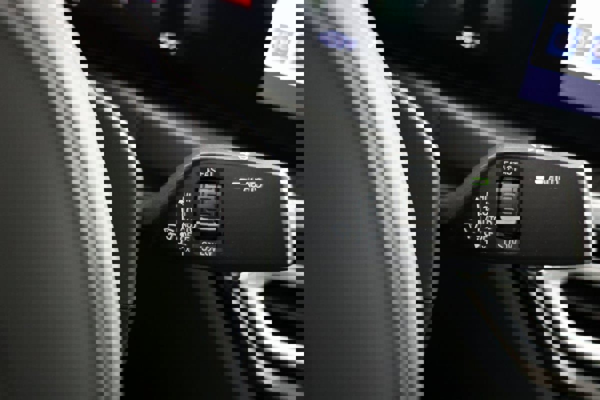 Used 2024 BMW M2 w/ Lighting Package image 26