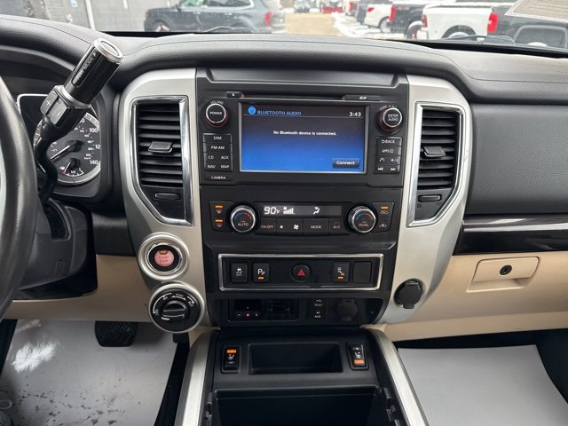 Used 2017 Nissan Titan SV image 7