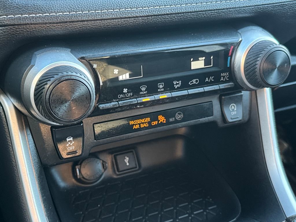 Used 2022 Toyota RAV4 LE image 22