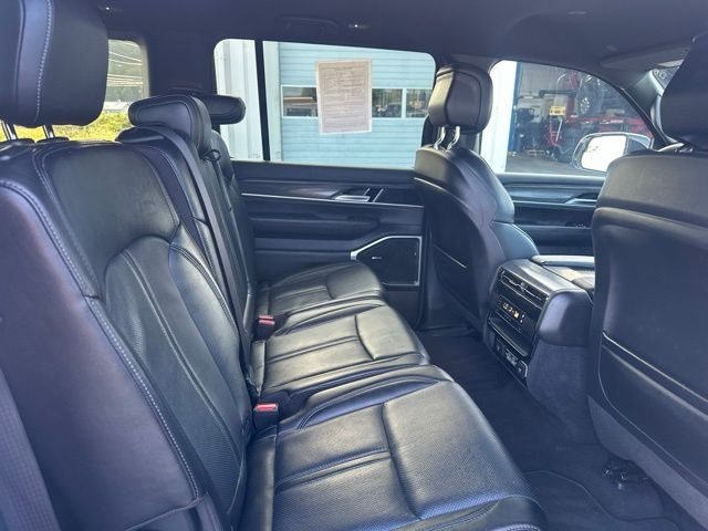 Used 2024 Jeep Wagoneer L Series II w/ Flexible Seating Group AWD/4WD image 12