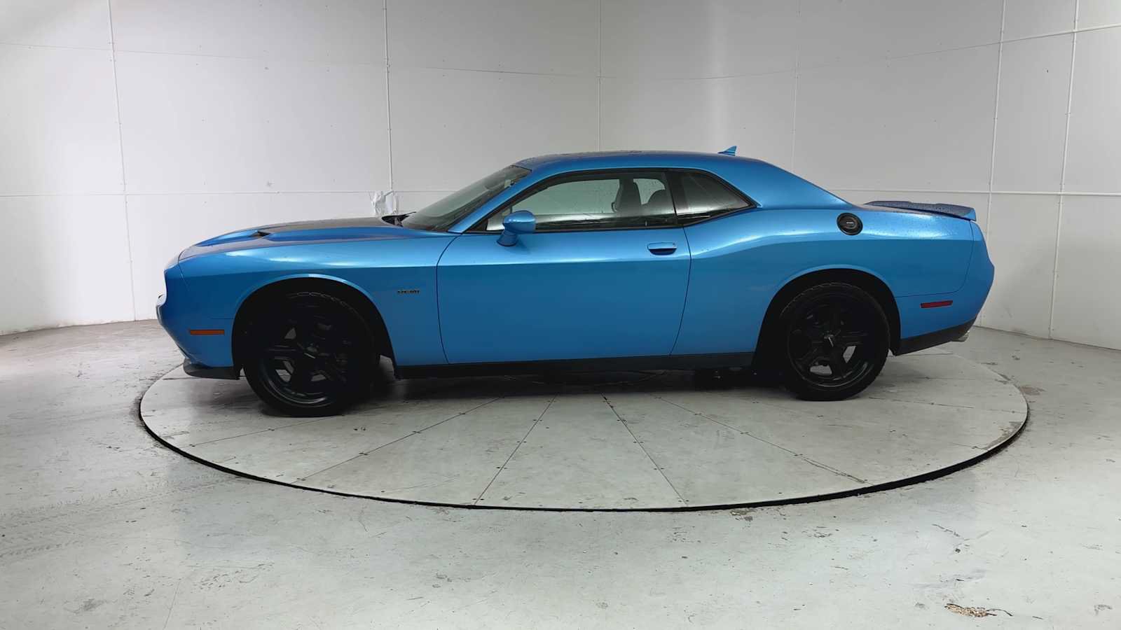Used 2015 Dodge Challenger R/T Plus RWD image 2