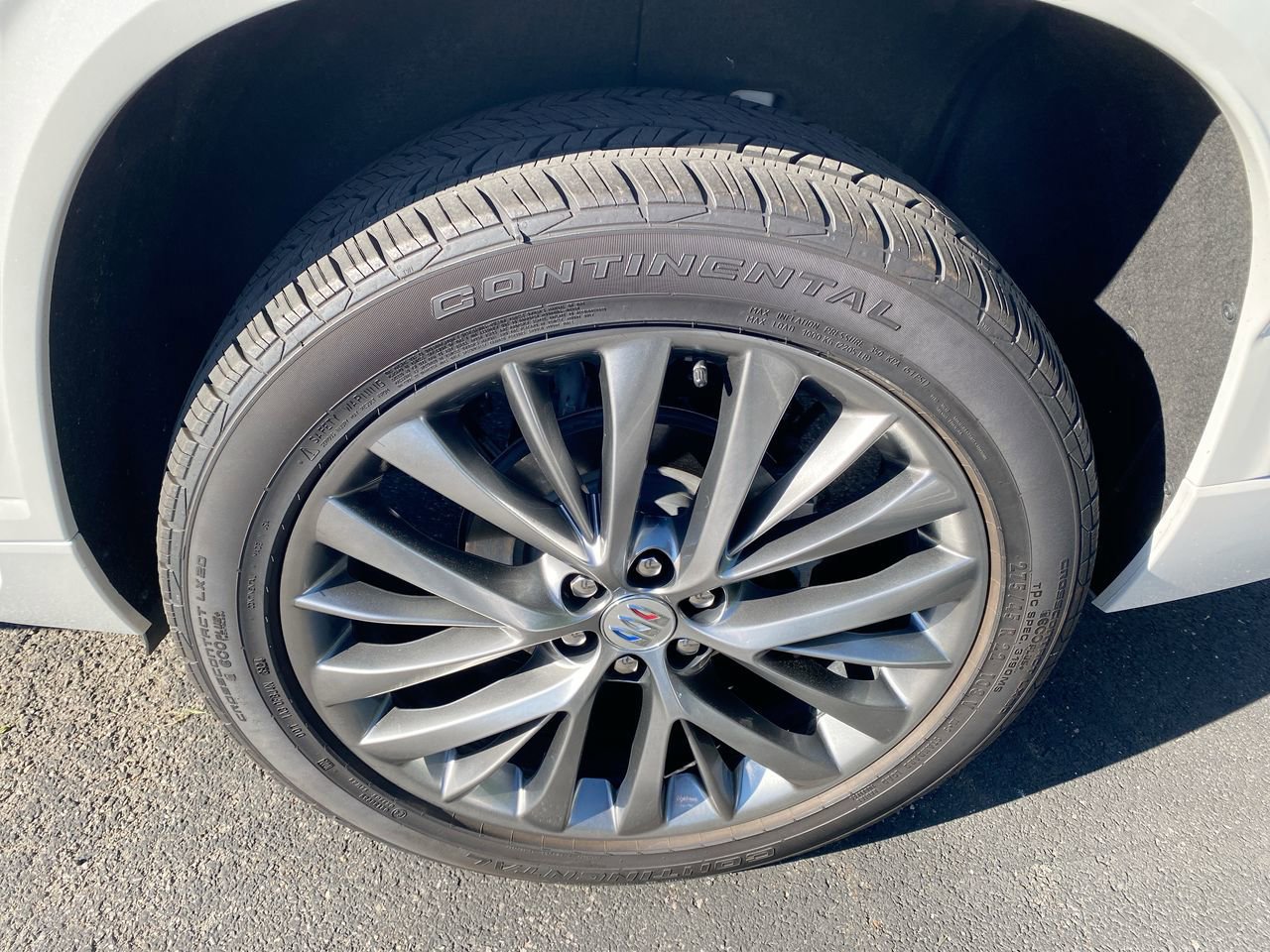 Used 2025 Buick Enclave Avenir w/ LPO, Floor Liner Package AWD/4WD image 2