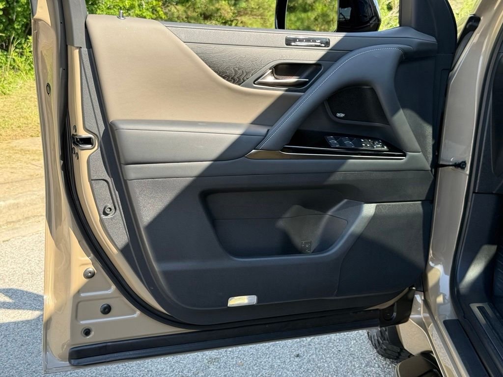Certified 2025 Lexus LX 700h Overtrail AWD/4WD image 24