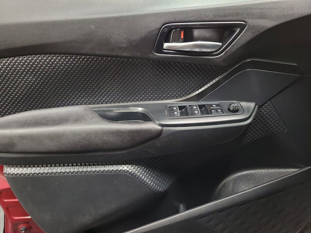 Used 2018 Toyota C-HR XLE image 21