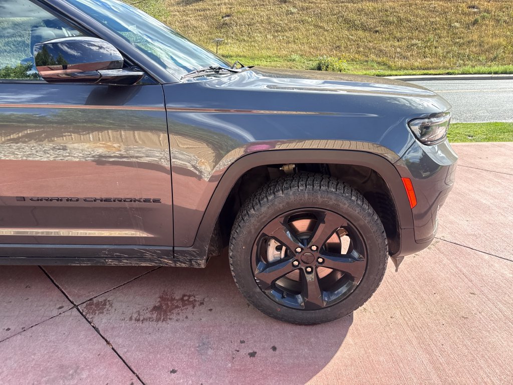 Used 2023 Jeep Grand Cherokee L Laredo AWD/4WD image 34