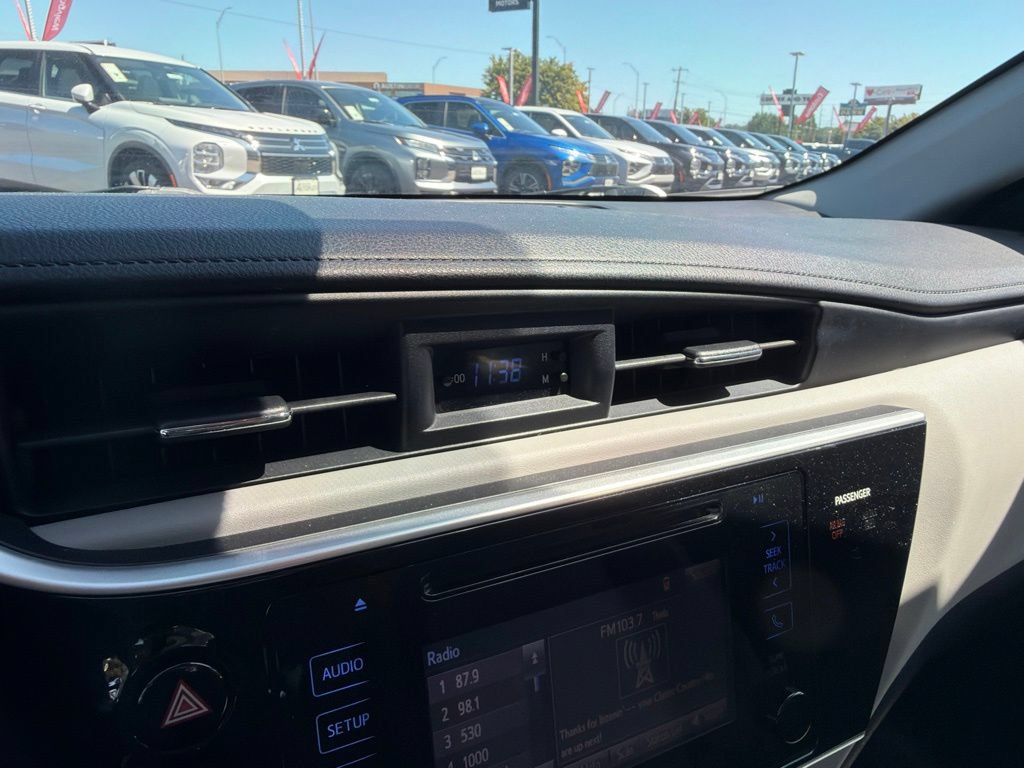 Used 2017 Toyota Corolla LE w/ Carpet Mat Package (TMS) FWD image 22