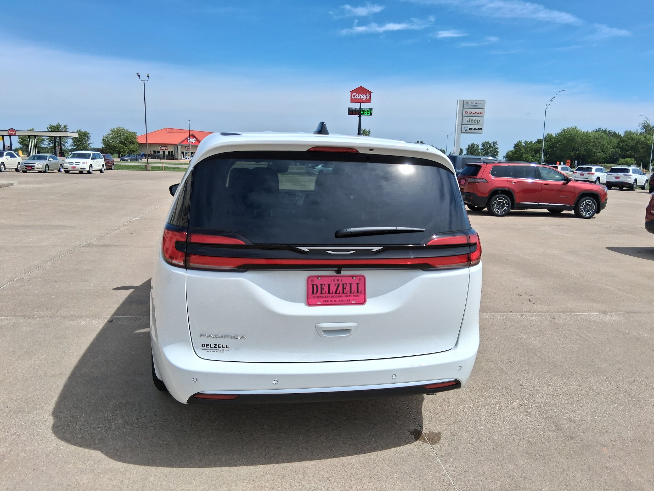 New 2027 Chrysler Pacifica Select FWD image 7