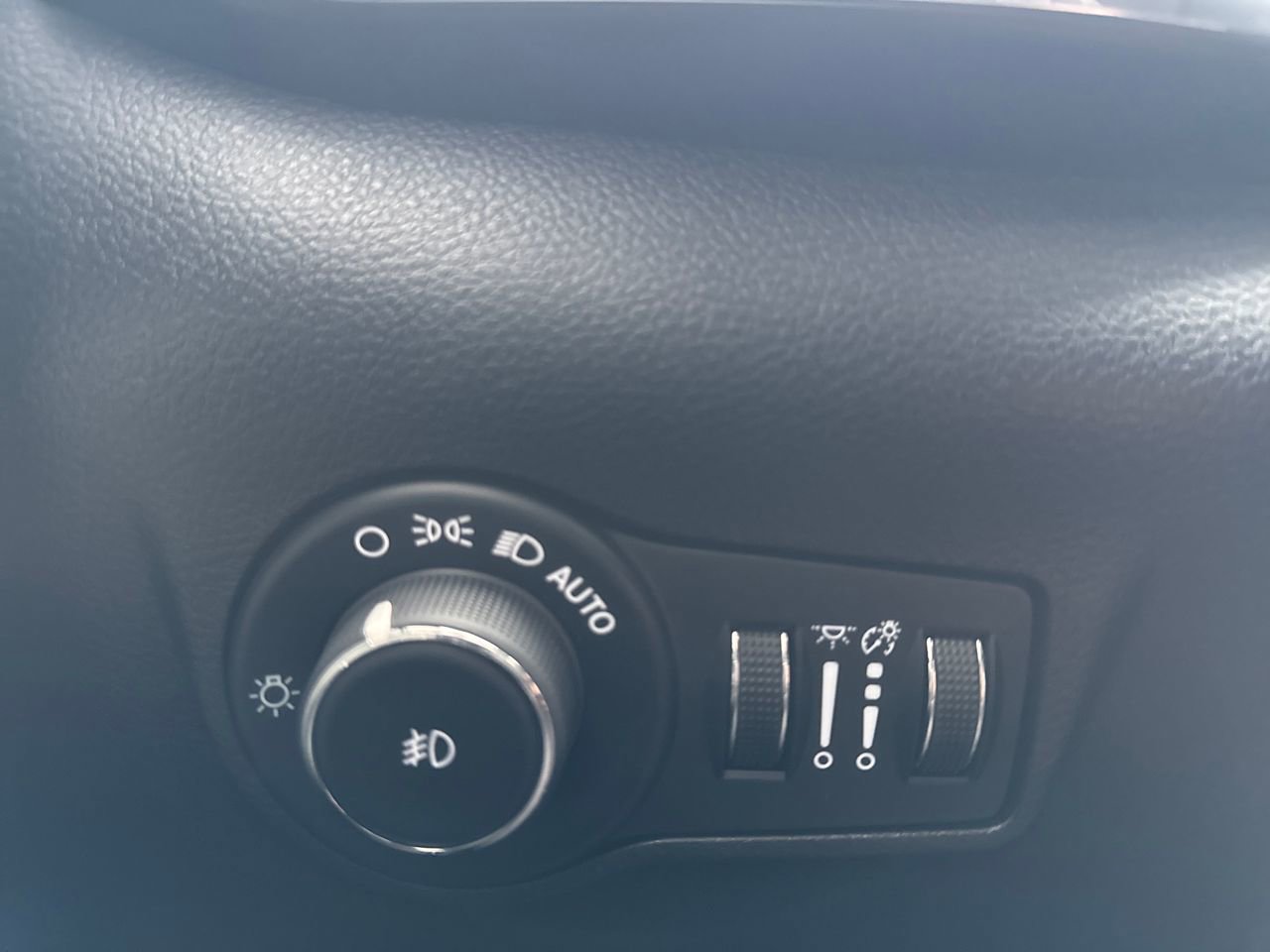 Used 2024 Jeep Compass Limited image 29