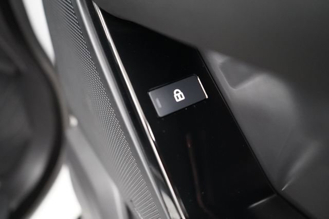 Used 2024 Land Rover Range Rover Velar Dynamic SE image 54