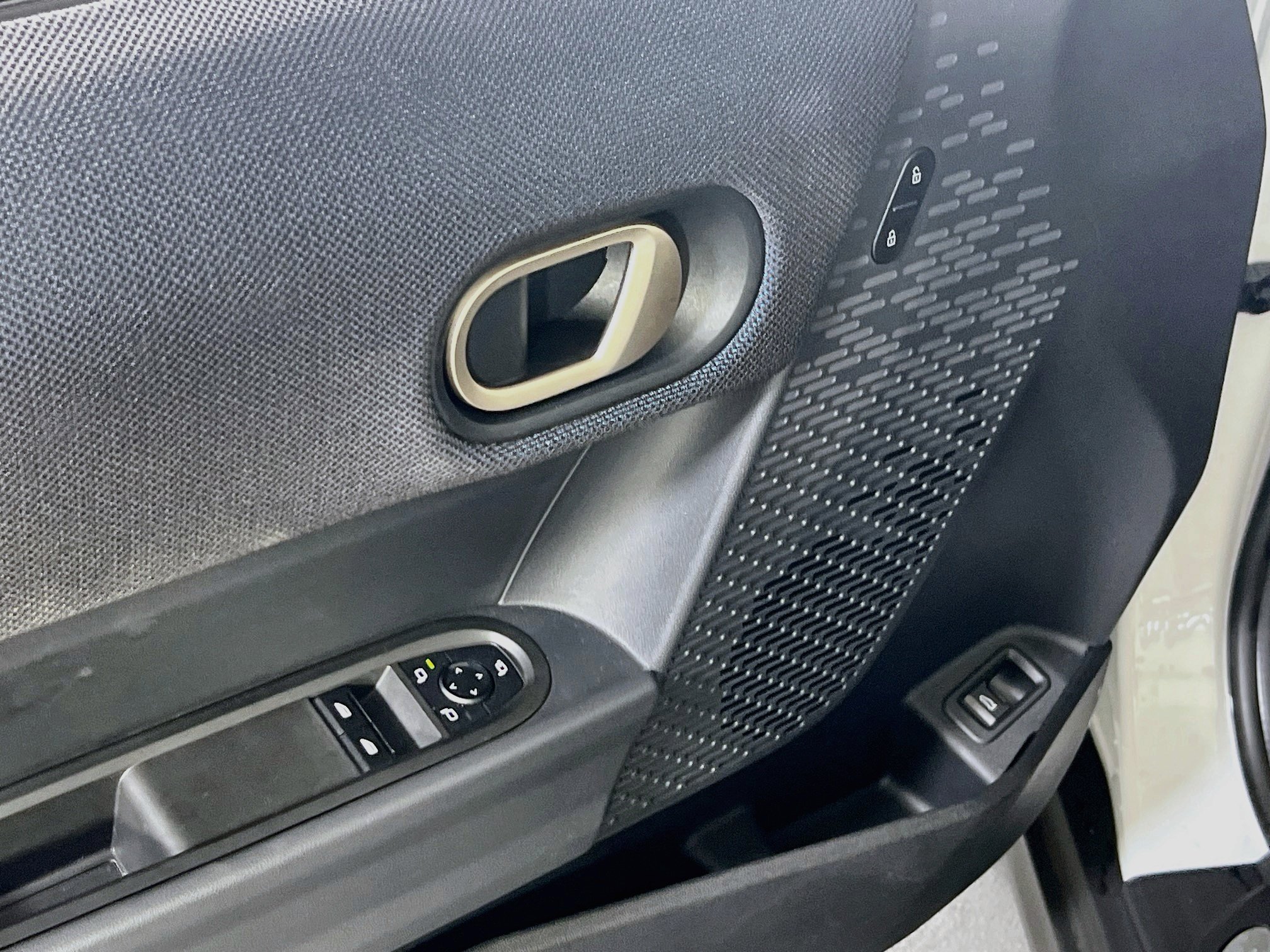 Used 2025 MINI Cooper 2-Door Hardtop FWD image 17