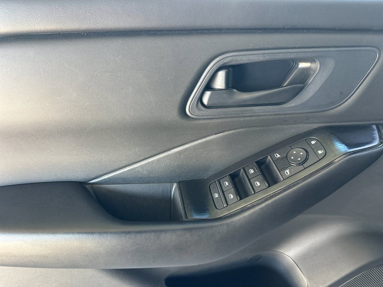 Used 2024 Nissan Rogue S image 10