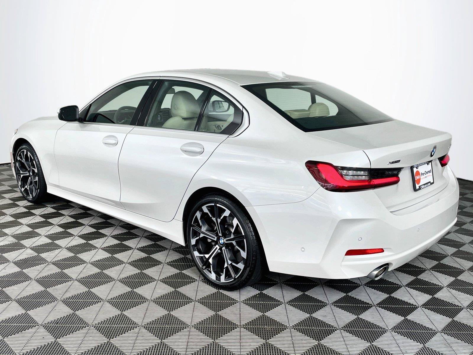 Used 2025 BMW 330i xDrive Sedan w/ Premium Package AWD/4WD image 6