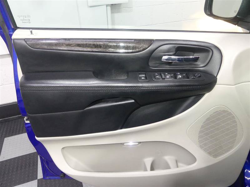 Used 2019 Dodge Grand Caravan SE w/ UConnect Hands-Free Group FWD image 16
