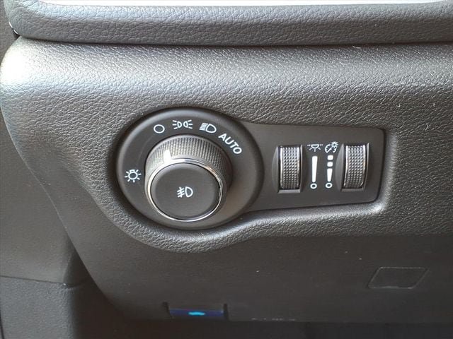 New 2026 Chrysler Pacifica Select w/ S Appearance Package AWD/4WD image 18